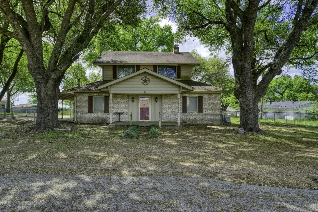 4 W Manning Street Madisonville TX 77864