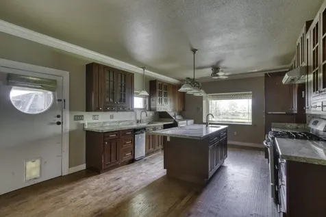 4 W Manning Street Madisonville TX 77864