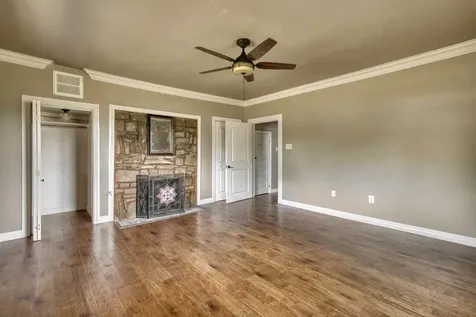 4 W Manning Street Madisonville TX 77864