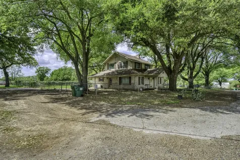 4 W Manning Street Madisonville TX 77864