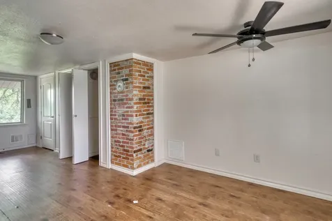 4 W Manning Street Madisonville TX 77864