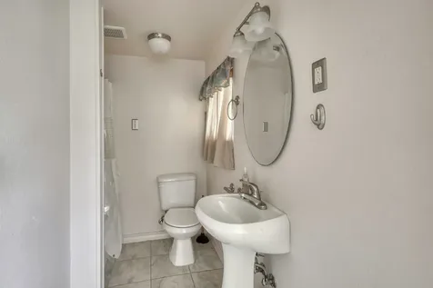 4 W Manning Street Madisonville TX 77864