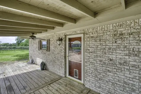 4 W Manning Street Madisonville TX 77864
