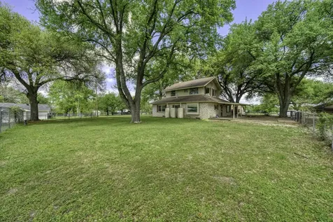 4 W Manning Street Madisonville TX 77864