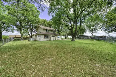 4 W Manning Street Madisonville TX 77864