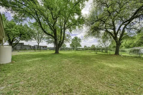 4 W Manning Street Madisonville TX 77864