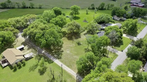 4 W Manning Street Madisonville TX 77864