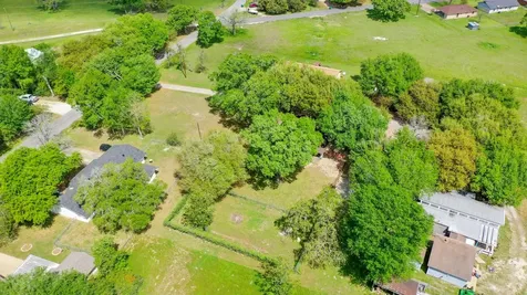 4 W Manning Street Madisonville TX 77864