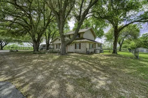 4 W Manning Street Madisonville TX 77864