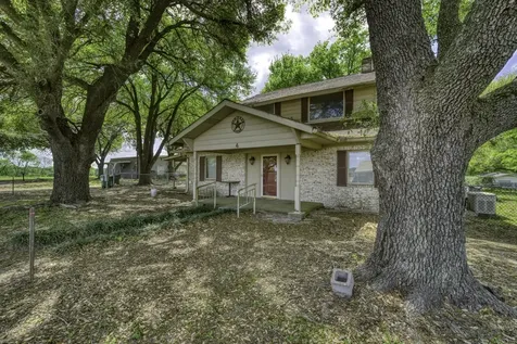 4 W Manning Street Madisonville TX 77864