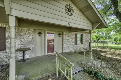 4 W Manning Street Madisonville TX 77864