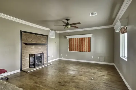 4 W Manning Street Madisonville TX 77864