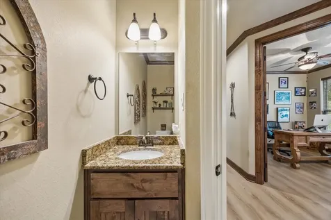 514 Pinehurst Drive New Ulm TX 78950