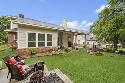 514 Pinehurst Drive New Ulm TX 78950