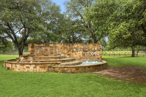 514 Pinehurst Drive New Ulm TX 78950