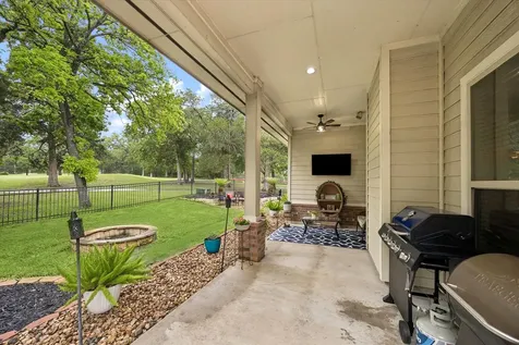 514 Pinehurst Drive New Ulm TX 78950