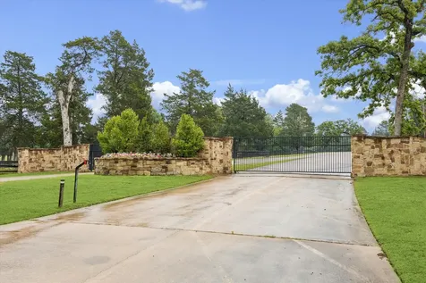 514 Pinehurst Drive New Ulm TX 78950