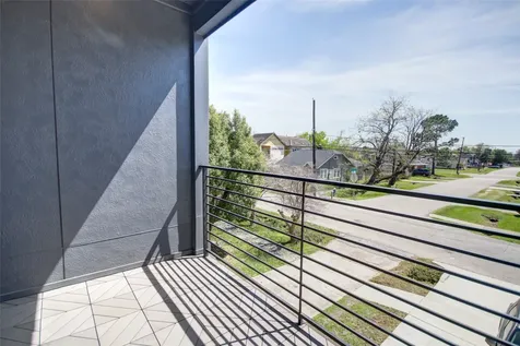 5113 Hershe Street B Houston TX 77020