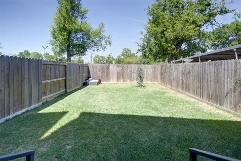 5113 Hershe Street B Houston TX 77020