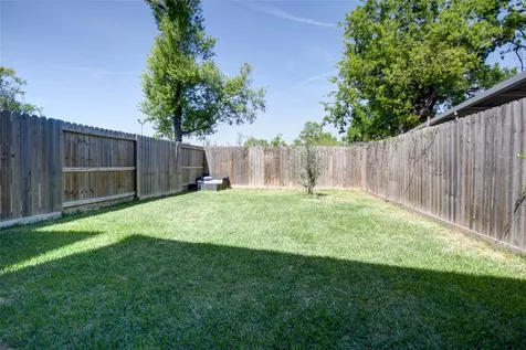 5113 Hershe Street B Houston TX 77020