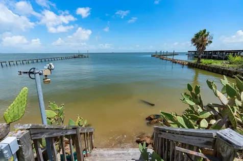 100 Avenue A San Leon TX 77539