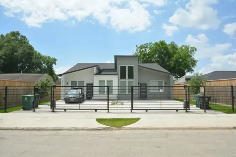 5719 Southwind Street Houston TX 77033
