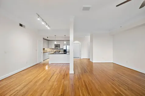 3333 Allen Parkway 1403 Houston TX 77019