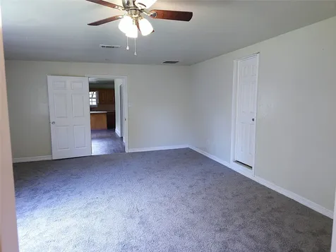 1003 W Hart Avenue Pasadena TX 77506