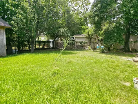 1003 W Hart Avenue Pasadena TX 77506