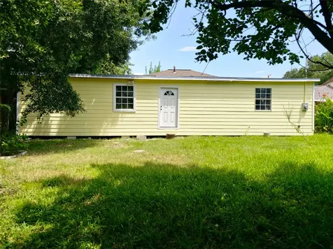 1003 W Hart Avenue Pasadena TX 77506