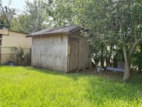 1003 W Hart Avenue Pasadena TX 77506