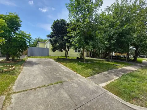1003 W Hart Avenue Pasadena TX 77506