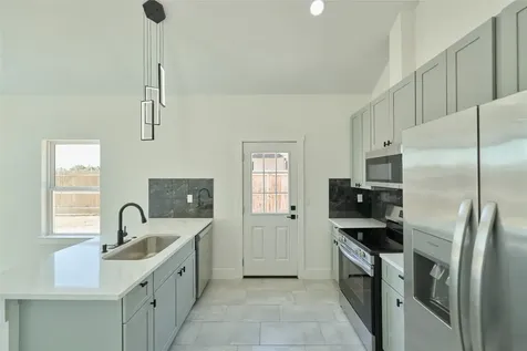 1398 Road 5607 Cleveland TX 77327