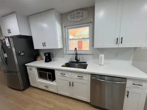 402 Lyndale Drive Highlands TX 77562