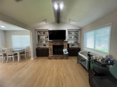 402 Lyndale Drive Highlands TX 77562