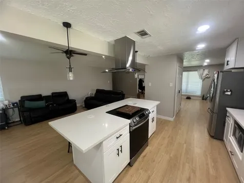 402 Lyndale Drive Highlands TX 77562