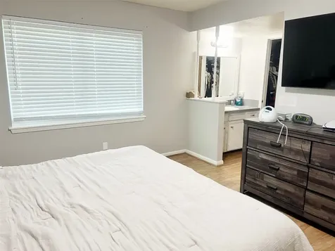 402 Lyndale Drive Highlands TX 77562