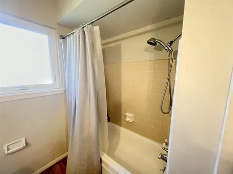 402 Lyndale Drive Highlands TX 77562