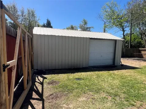 402 Lyndale Drive Highlands TX 77562
