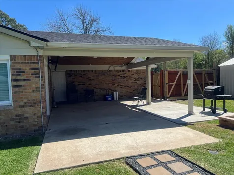 402 Lyndale Drive Highlands TX 77562
