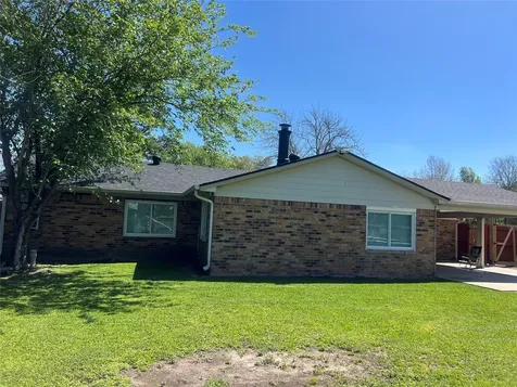 402 Lyndale Drive Highlands TX 77562