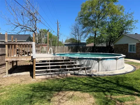 402 Lyndale Drive Highlands TX 77562