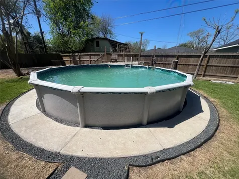 402 Lyndale Drive Highlands TX 77562