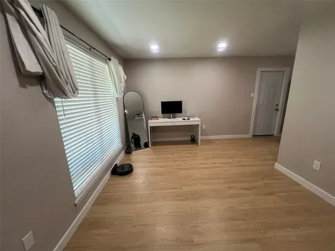 402 Lyndale Drive Highlands TX 77562
