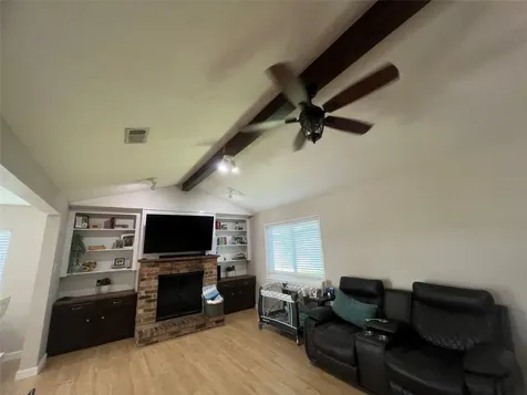 402 Lyndale Drive Highlands TX 77562