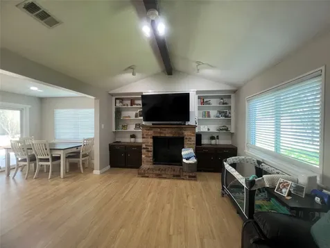 402 Lyndale Drive Highlands TX 77562