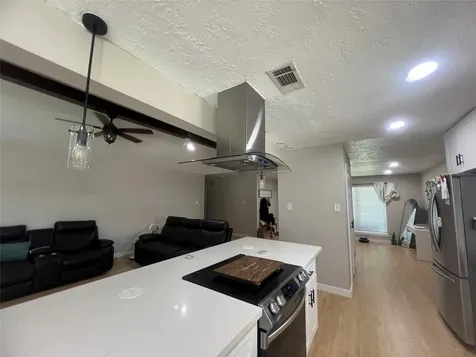 402 Lyndale Drive Highlands TX 77562