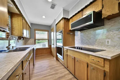 1626 Hamblen Road Kingwood TX 77339