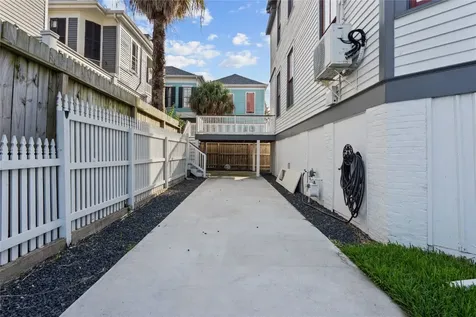 313 14th Street Galveston TX 77550