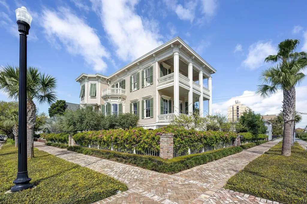 523 10th Street Galveston TX 77550